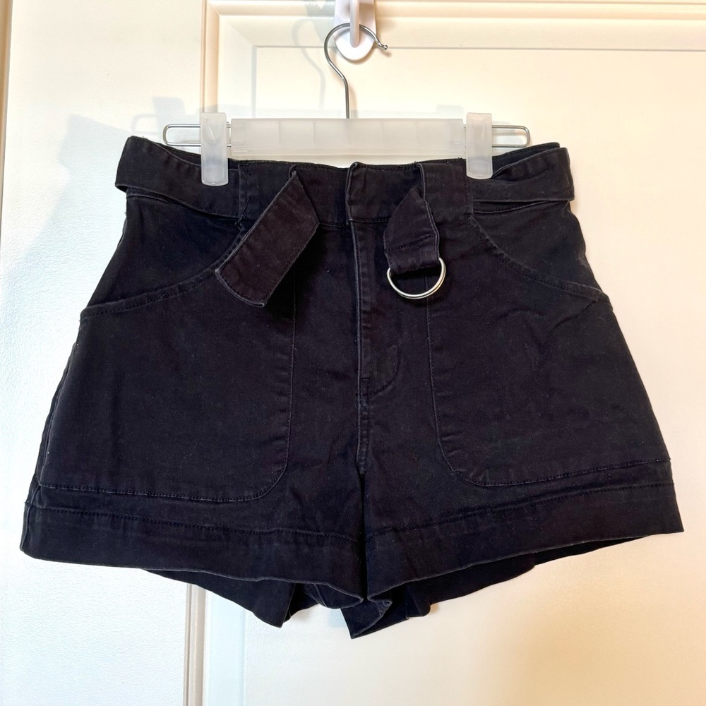 Hollister Ultra High Rise Belted Mom Short 3"